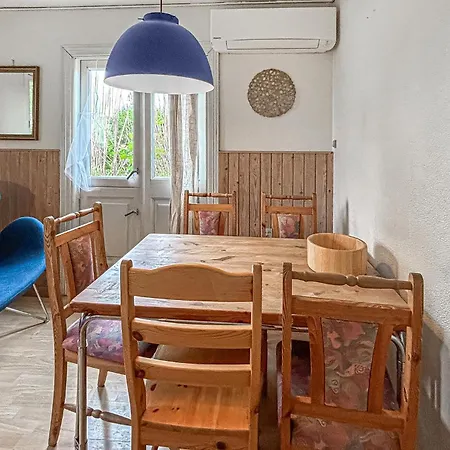 2 Bedroom Pet Friendly In *